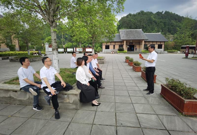 “展望十四五 勠力再启航”乐鱼官方端网站登录入口-乐鱼leyu（中国）
建设党支部开展红色星期五主题党日活动 (2)_800-550